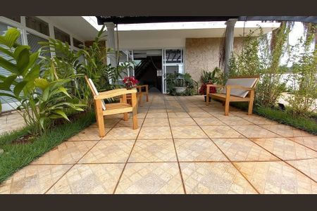 11_photo/94c8cf6c93.aa320bc0d5d15275-ATLAS-84b27e7a-8c8e-451d-b99a-27fcbb8b90ce.jpg de casa à venda com 3 quartos, 319m² em Jardim das Paineiras, Campinas