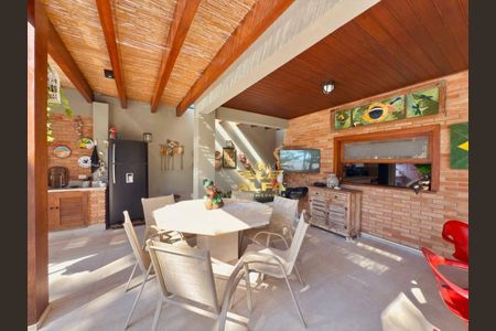 19_photo/94cdff93fb.59abdc00308a7dc6-ATLAS-5582953b-84ee-48e7-9990-fb9fd9b7a2a0.jpg de casa à venda com 5 quartos, 309m² em Jardim Acapulco, Guarujá