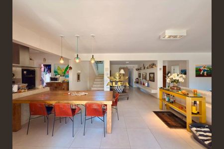 22_photo/94cdff93fb.59abdc00308a7dc6-ATLAS-d227524c-27e2-48fd-96e8-ce4831c3ee16.jpg de casa à venda com 5 quartos, 309m² em Jardim Acapulco, Guarujá