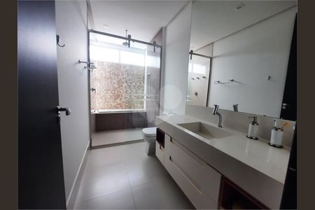 4_photo/94cdff9501.29a8e90058113596-ATLAS-d4328a8e-dcb6-49ab-8ba2-e79351bf8df0.jpg de casa à venda com 5 quartos, 460m² em Jardim Acapulco, Guarujá