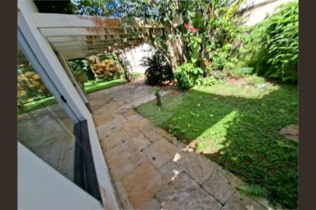 45_photo/94cdff955d.007d8801227075bf-ATLAS-b5afa9ce-e729-439c-8ab1-a23616d4ba46.jpg de casa à venda com 1 quarto, 188m² em Jardim Acapulco, Guarujá