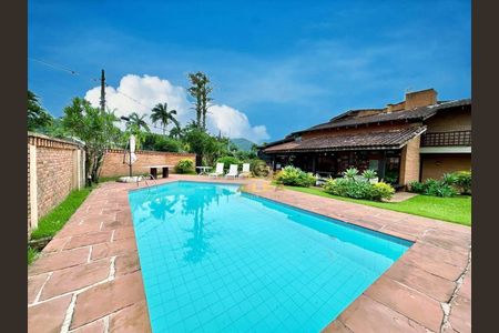 3_photo/94cdffe57b.c3f00cfadba54684-ATLAS-263689b8-64e1-472e-9860-6702bacae8d7.jpg de casa à venda com 5 quartos, 450m² em Jardim Acapulco, Guarujá