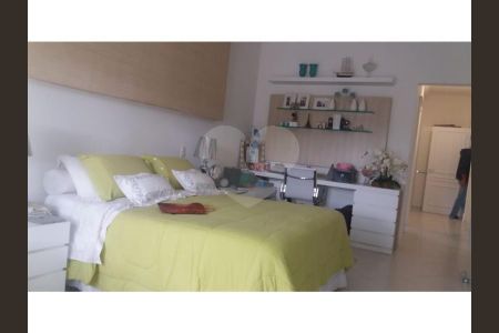 12_photo/94cdffebeb.07671446921f2772-ATLAS-6b5d9d5e-651e-48f8-8cf4-a1aed0da746b.jpg de casa à venda com 4 quartos, 400m² em Jardim Acapulco, Guarujá