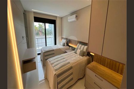 18_photo/94cdffec27.fff6d191bb96d373-ATLAS-687f2ff7-bc19-471f-9b8f-1fab24af47de.jpg de casa à venda com 7 quartos, 850m² em Jardim Acapulco, Guarujá