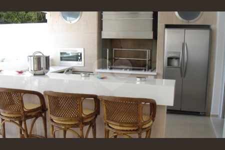 11_photo/94cdffed43.2c1dc62175bb2908-ATLAS-81b74e2b-8c50-4d7b-aeec-9bcb8c1f8daa.jpg de casa à venda com 7 quartos, 1300m² em Jardim Acapulco, Guarujá