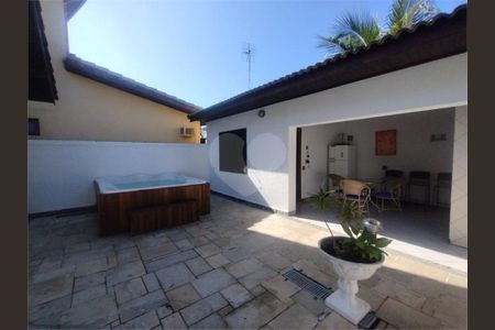 29_photo/94cdffefc1.4fc856360cf0b3d0-ATLAS-6da399e7-eac6-4290-a4f5-3664501ebea4.jpg de casa à venda com 4 quartos, 490m² em Jardim Acapulco, Guarujá