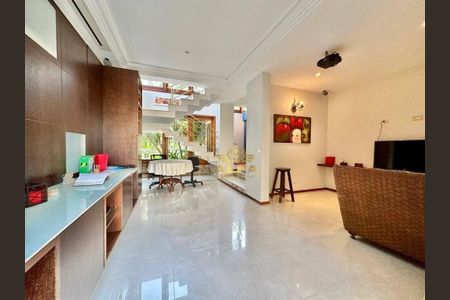 8_photo/94cdfff0d3.dda3a78fb47de289-ATLAS-156ff1dc-4e1c-4f71-865f-0ae6ecbf47c3.jpg de casa de condomínio à venda com 4 quartos, 380m² em Jardim Acapulco, Guarujá