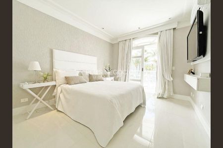 5_photo/94cdfff6c3.dd36eae811456584-ATLAS-1a6a55db-99a0-4ad1-b804-e11e71bc78e7.jpg de casa à venda com 6 quartos, 2000m² em Jardim Acapulco, Guarujá