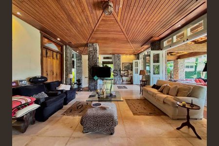 4_photo/94cdfffb4d.b638bc529ff2c692-ATLAS-8ddc852e-3625-4335-b784-053b6897bd7e.jpg de casa à venda com 7 quartos, 1300m² em Jardim Acapulco, Guarujá