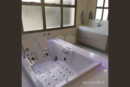 30_photo/94cdfffbd9.3e1b4b7d4b39a1bc-ATLAS-6541a534-8b9c-4912-bb4d-6f70ed1b087a.jpg de casa à venda com 7 quartos, 900m² em Jardim Acapulco, Guarujá