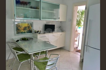 12_photo/94cdfffbd9.eda30562fec2c246-ATLAS-4646880c-4b0e-49f2-82e4-b1814e2c3c90.jpg de casa à venda com 7 quartos, 800m² em Jardim Acapulco, Guarujá