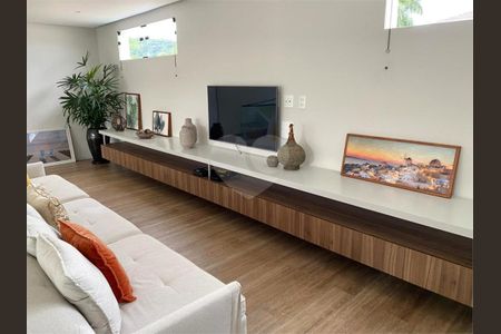 2_photo/94ce003333.8e927f3430f5a69c-ATLAS-e09f2f34-d390-4a56-a3e6-c80bbe64b11d.jpg de casa à venda com 5 quartos, 400m² em Vila Edna, Guarujá