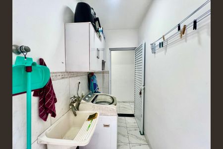 28_photo/94ce01e3d1.86fa7c56df5ec564-ATLAS-6715f49e-cd0b-42a5-8f15-728206f3b9e3.jpg de casa à venda com 2 quartos, 71m² em Jardim Primavera, Guarujá