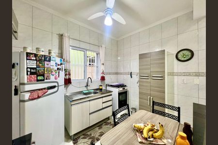 10_photo/94ce01e3d1.86fa7c56df5ec564-ATLAS-9090d352-8bb8-407f-9993-0c4c4e7a53c8.jpg de casa à venda com 2 quartos, 71m² em Jardim Primavera, Guarujá