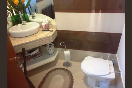 11_photo/94ce01e44b.7e2ea02b9085bf9d-ATLAS-cfa1c9d9-07e3-4c64-a9b4-c433feaa12b4.jpg de casa à venda com 5 quartos, 320m² em Vila Santo Antônio, Guarujá