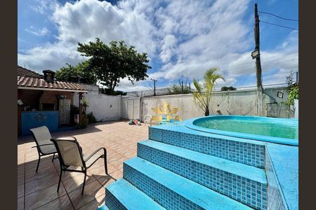 10_photo/94ce01fe1b.72f855f496f3e2c1-ATLAS-67097704-4ae7-4ce8-8dba-0a646dd048b9.jpg de casa à venda com 3 quartos, 250m² em Vila Santa Rosa, Guarujá