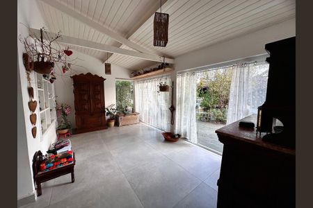 4_photo/94ce0200ef.bf6b4b601a5c4813-ATLAS-2b1d811d-6249-4aed-bfd4-2de2547222dc.jpg de casa à venda com 3 quartos, 355m² em Vila Ligya, Guarujá