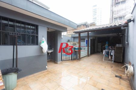 42_photo/94ce023db5.db829c6054abc860-ATLAS-062b30e0-88d2-45ca-bd49-b4e408e14877.jpg de casa à venda com 3 quartos, 185m² em Ponta da Praia, Santos