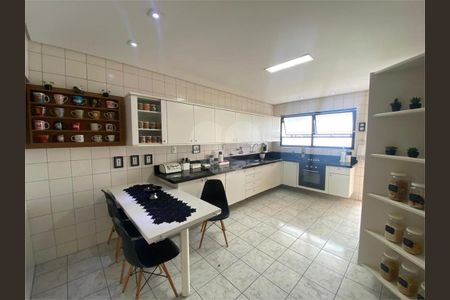 24_photo/94ce023ef9.04f4efb4ec0e2ec3-ATLAS-70d9708c-369d-4000-aec4-7a5e20a5aa52.jpg de apartamento à venda com 3 quartos, 415m² em Ponta da Praia, Santos