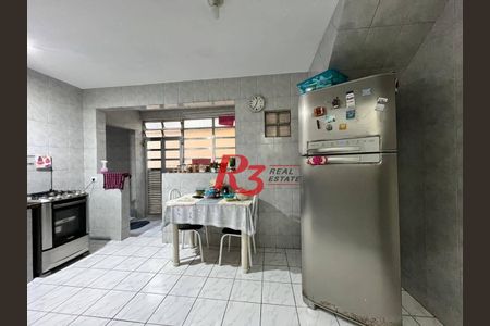 8_photo/94ce0246ed.8bb4f664ea44ba9c-ATLAS-46a4aa18-dfd7-4417-a794-22e6f79d0098.jpg de casa à venda com 3 quartos, 140m² em Aparecida, Santos