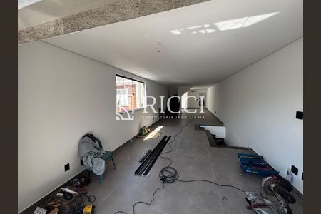 5_photo/94ce0249c3.93af0ba19eccde23-ATLAS-3b1fd78c-a2cc-4e83-a487-883d6f927e62.jpg de casa à venda com 3 quartos, 130m² em Aparecida, Santos