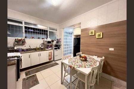 5_photo/94ce024b9d.dc7b031a1d7e8bb1-ATLAS-21e32b75-e432-4279-bbdc-660b08a05edb.jpg de casa à venda com 3 quartos, 182m² em Embaré, Santos