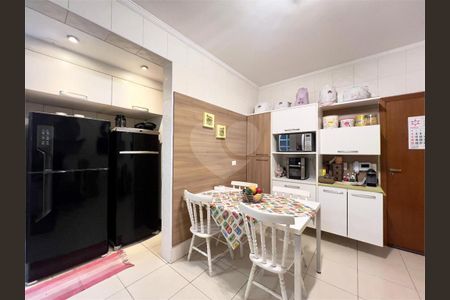 12_photo/94ce024b9d.dc7b031a1d7e8bb1-ATLAS-4b9f8d13-19a2-4512-b72e-49bf673fdbd3.jpg de casa à venda com 3 quartos, 182m² em Embaré, Santos