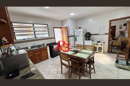 17_photo/94ce024c47.4f48e483d4bcdc3b-ATLAS-c4764db7-819b-49bd-8f80-553f9efa7fb4.jpg de casa à venda com 3 quartos, 157m² em Embaré, Santos