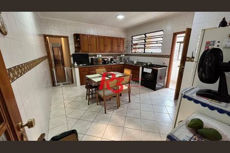 16_photo/94ce024c47.4f48e483d4bcdc3b-ATLAS-d0e0f01a-7bc3-472c-9dd2-d47ea0b726ea.jpg de casa à venda com 3 quartos, 157m² em Embaré, Santos