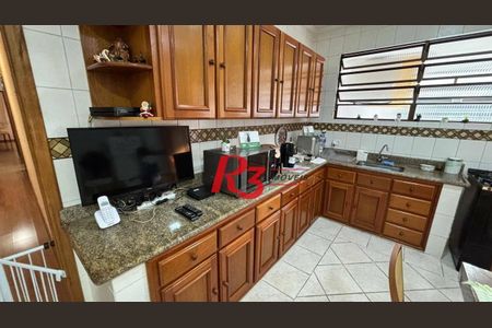 18_photo/94ce024c47.4f48e483d4bcdc3b-ATLAS-f5ff5cee-60c8-4f1c-b675-7260b2ea3a67.jpg de casa à venda com 3 quartos, 157m² em Embaré, Santos