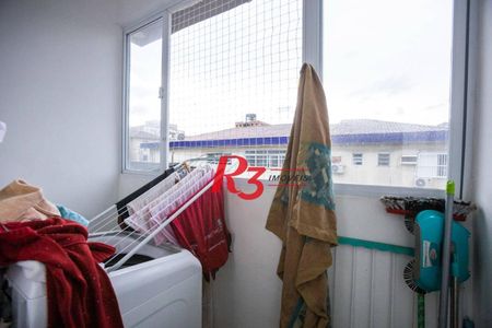 11_photo/94ce024cb7.ddd93b8d3a708c49-ATLAS-1881150e-e13f-4fda-bd69-32606fec30e0.jpg de casa à venda com 2 quartos, 89m² em Embaré, Santos