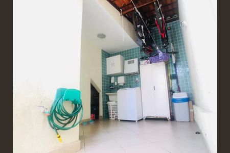 2_photo/94ce024d61.b9011c6352d0a570-ATLAS-c94462e2-30fe-4a4c-9cc9-7a95ea32579e.jpg de casa à venda com 3 quartos, 90m² em Embaré, Santos