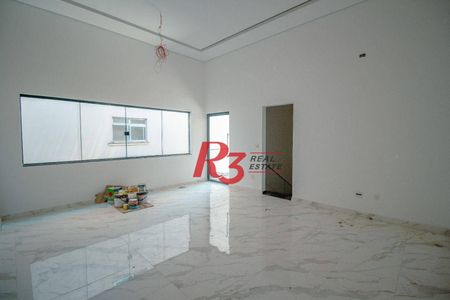 3_photo/94ce024dbf.5b63f18bcccc212e-ATLAS-fe96a6a7-cd80-44da-b6b6-5e17d0bd184c.jpg de casa à venda com 3 quartos, 236m² em Embaré, Santos