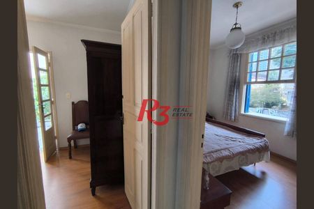 5_photo/94ce024e1f.131c711fc740dfc3-ATLAS-4c1e9e1b-df66-4ef3-bacc-eff2be3e16a8.jpg de casa à venda com 3 quartos, 210m² em Embaré, Santos