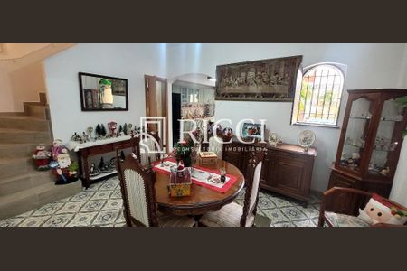 7_photo/94ce025287.719fbdc320448c84-ATLAS-65fc581d-3da4-4f23-afbe-a1f75e32f4f4.jpg de casa à venda com 3 quartos, 240m² em Embaré, Santos