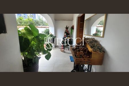 38_photo/94ce025287.719fbdc320448c84-ATLAS-ee10aff5-84b0-4f99-96dd-dd9c5e43b10f.jpg de casa à venda com 3 quartos, 240m² em Embaré, Santos