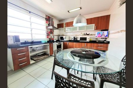 2_photo/94ce0252ff.2d5b66cf4807465a-ATLAS-94730a82-3f31-43d5-a032-b2ff26eaf54c.jpg de casa à venda com 3 quartos, 156m² em Aparecida, Santos