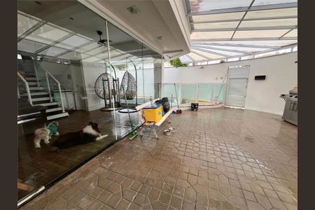 4_photo/94ce0252ff.42fc04046762a4be-ATLAS-75a95a6d-ebe9-49c0-9987-c37ba33c5db0.jpg de casa à venda com 3 quartos, 155m² em Embaré, Santos