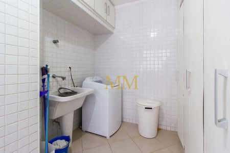 4_photo/94ce0300e1.fdc36621b3deda4b-ATLAS-1fdd4b33-e848-47cf-845e-0e7ba1c13f01.jpg de apartamento à venda com 5 quartos, 335m² em Boqueirão, Santos