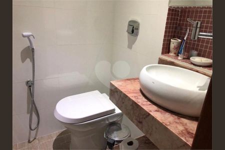 7_photo/94ce0306e7.eb4747a7722cd593-ATLAS-7dbb89f3-4fee-44f3-a331-1b8568e9796e.jpg de casa à venda com 3 quartos, 190m² em Boqueirão, Santos