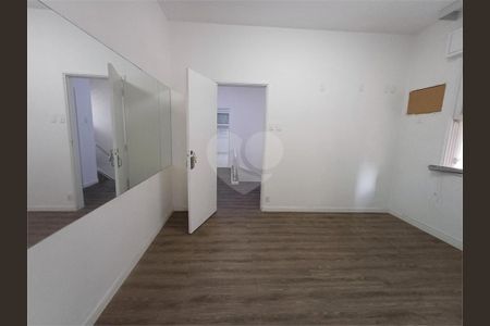 43_photo/94ce0306f5.f279df7ab7105e24-ATLAS-c0a4f94f-e014-4737-b0c9-a0f494e35e2b.jpg de casa para alugar com 10 quartos, 305m² em Boqueirão, Santos