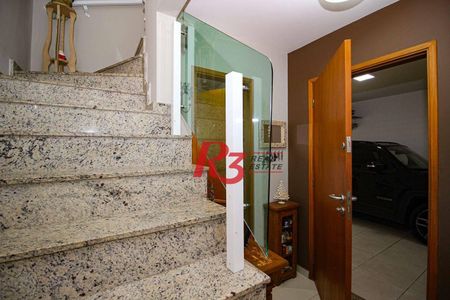 5_photo/94ce03097f.b399ca2651065e99-ATLAS-1e42bf2f-175a-473a-9ff2-df928142bfa8.jpg de casa à venda com 3 quartos, 136m² em Gonzaga, Santos