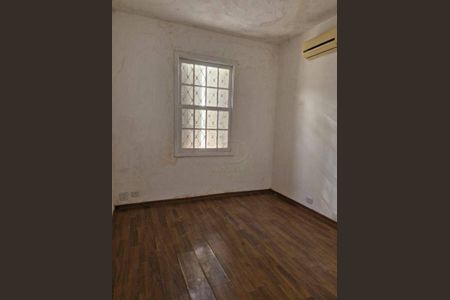 4_photo/94ce03099f.59b9fa3339c8dcb8-ATLAS-19065f25-8e8f-45d6-9a5a-7d32258f1772.jpg de casa à venda com 6 quartos, 190m² em Boqueirão, Santos