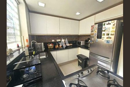 7_photo/94ce030b71.b37fb779aadef412-ATLAS-33dbc180-50b0-460b-b668-02cf6a8d5e70.jpg de casa à venda com 3 quartos, 170m² em Encruzilhada, Santos