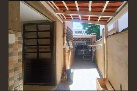 28_photo/94ce030b81.c004be0b05d3a304-ATLAS-ef56c543-9de1-4d44-a189-8a82449a7eae.jpg de casa à venda com 3 quartos, 114m² em Encruzilhada, Santos