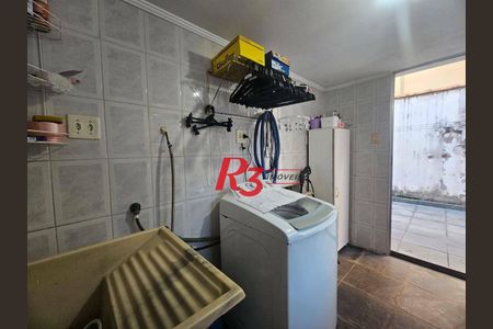 2_photo/94ce030bf9.fbcd7a2e7ac63d93-ATLAS-8339bab4-eef3-447d-bd66-835e6c04776c.jpg de casa à venda com 2 quartos, 475m² em Gonzaga, Santos