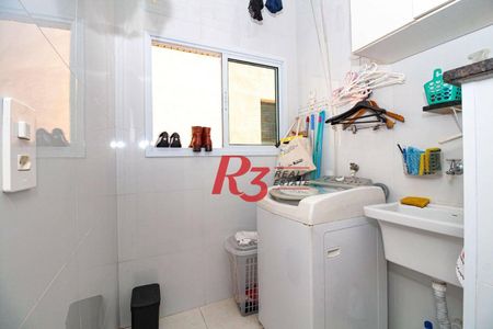 5_photo/94ce030c0b.53d881eed0cefd74-ATLAS-d91bc8de-cdba-42e9-8032-723eb8e2a79a.jpg de casa à venda com 2 quartos, 100m² em Boqueirão, Santos