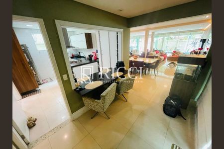 3_photo/94ce030ec5.4f01e810a805cb87-ATLAS-1e0363f5-5648-4e90-a74c-9a9d1bd9c018.jpg de casa à venda com 3 quartos, 300m² em Gonzaga, Santos