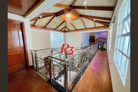 36_photo/94ce0311c9.1168d7f35de77434-ATLAS-672a5ddf-a866-439b-8230-b0c0e4e63a4a.jpg de casa à venda com 4 quartos, 458m² em Gonzaga, Santos