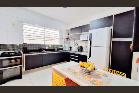 11_photo/94ce0314c9.598c66e7e5047e83-ATLAS-b9fb5393-be3e-4d6e-8a13-3d8ca497482b.jpg de casa à venda com 3 quartos, 160m² em Marapé, Santos